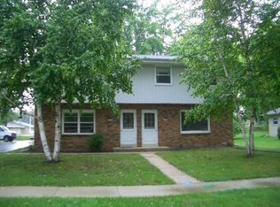 1804 Stonebridge Rd, West Bend, WI 53095