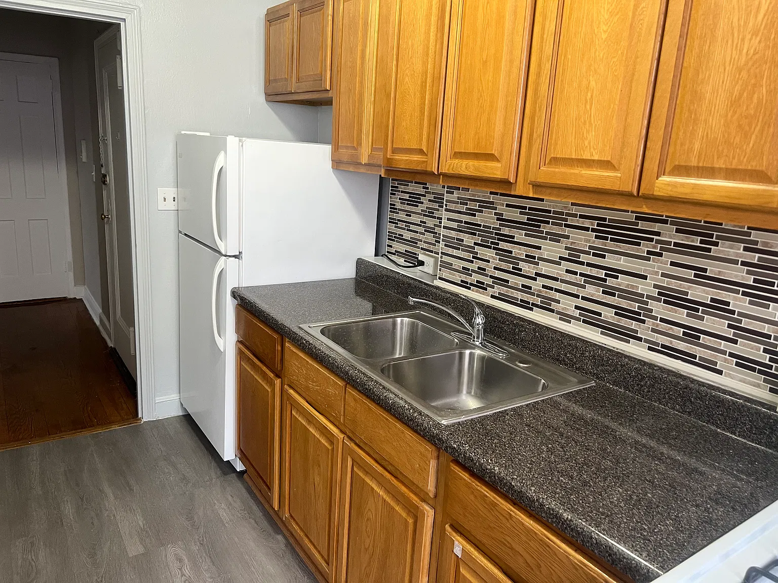 1 bed, 715 sqft, $2,100 — Photo 2