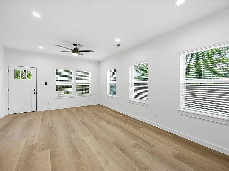 8412 Darien St #B — Photo 6