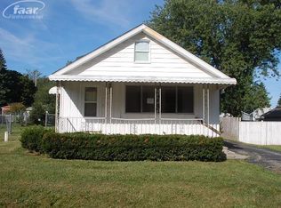 1586 Houran St, Flint, MI 48532