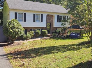 18 Cherry Laurel Dr, Fredericksburg, VA 22405