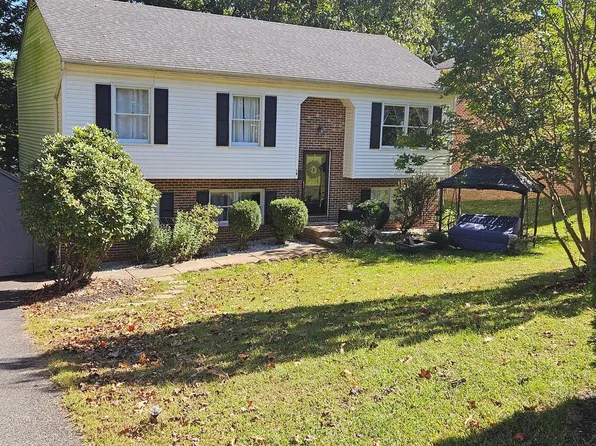 18 Cherry Laurel Dr, Fredericksburg, VA 22405