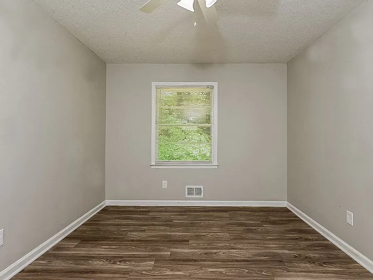 7015 Knollwood Dr — Photo 9