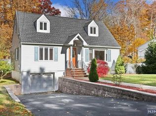 29 Pawnee Ave, Oakland, NJ 07436