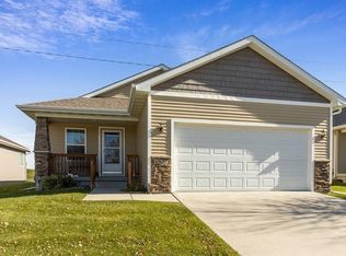 4527 143rd St, Urbandale, IA 50323