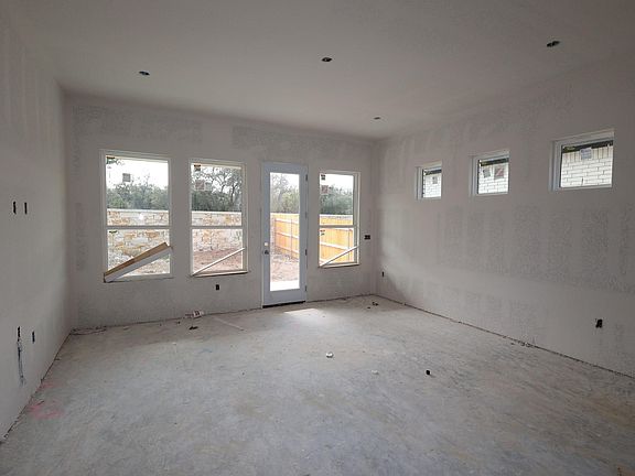4th image of 833 Corvallis Dr