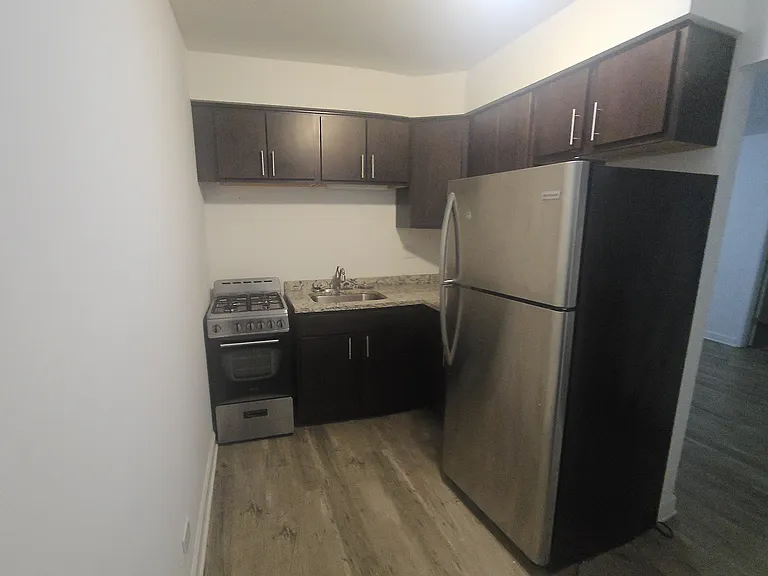 6211 N Kenmore Ave #204 — Photo 1