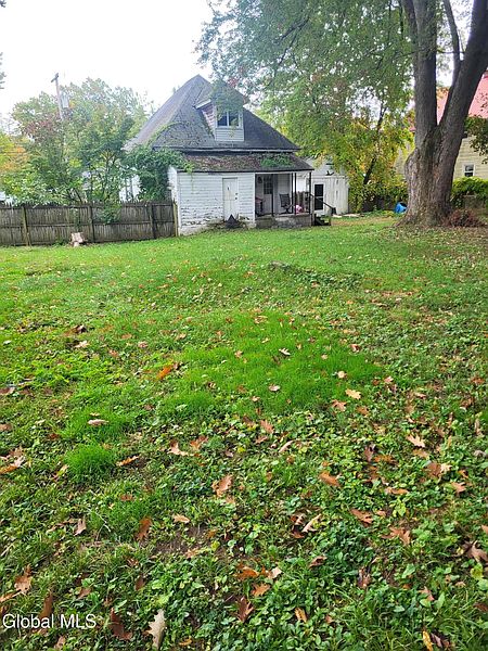 5th image of 561 Lower Oak Street