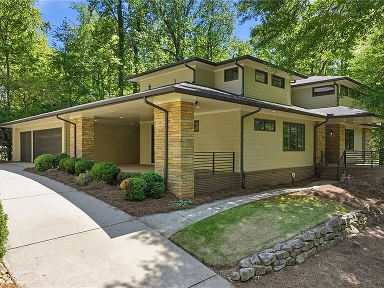 4373 Wieuca Rd NE — Photo 1