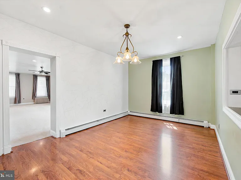 712 E Hector St — Photo 9