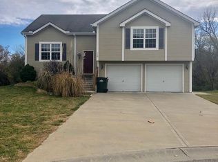 529 Hillbrook Dr, Lansing, KS 66043
