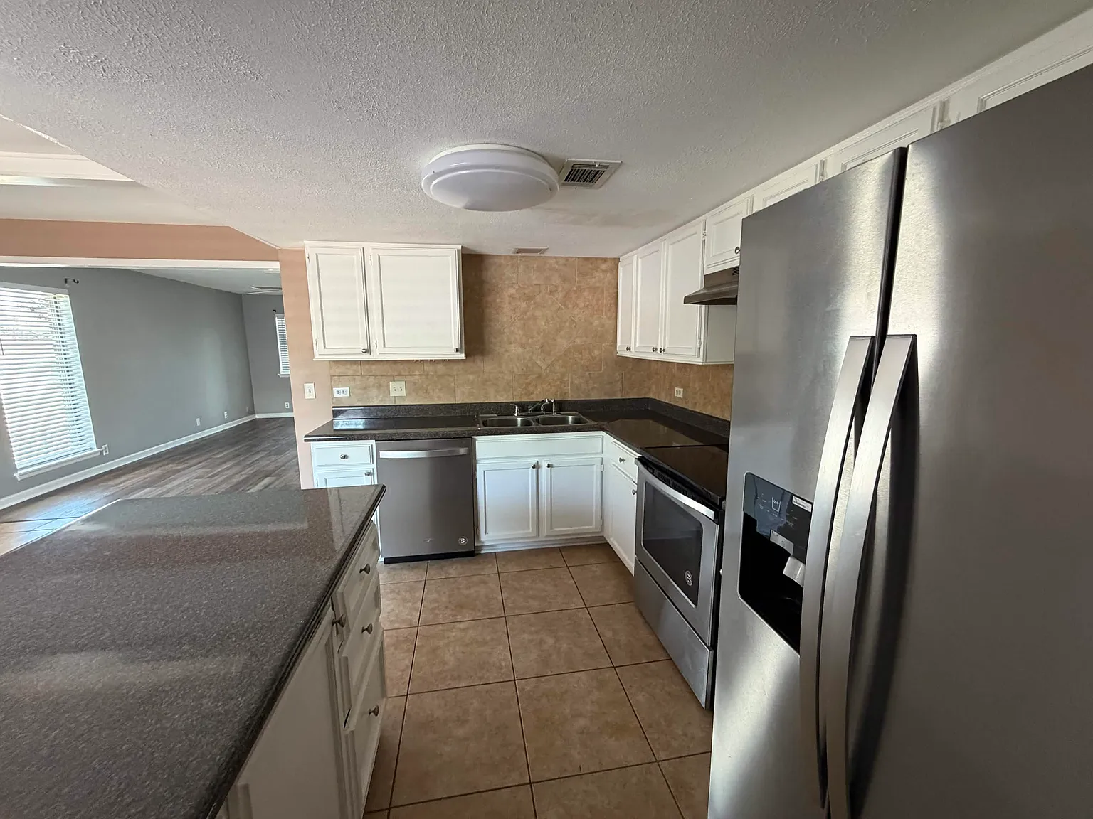 2 bed, 1.5 bath, $1,600 — Photo 3