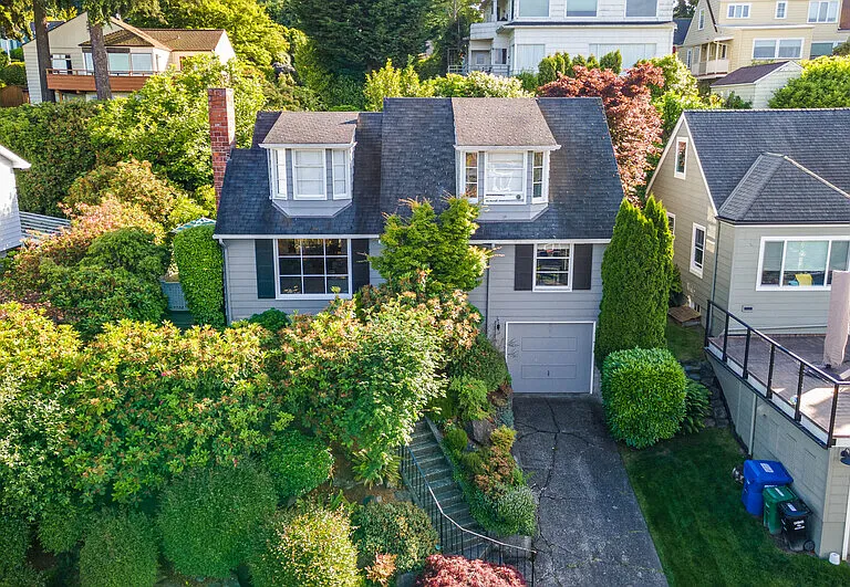 5051 Harold Pl NE — Photo 1