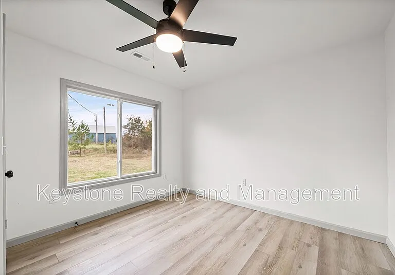 225 Military Rd — Photo 10