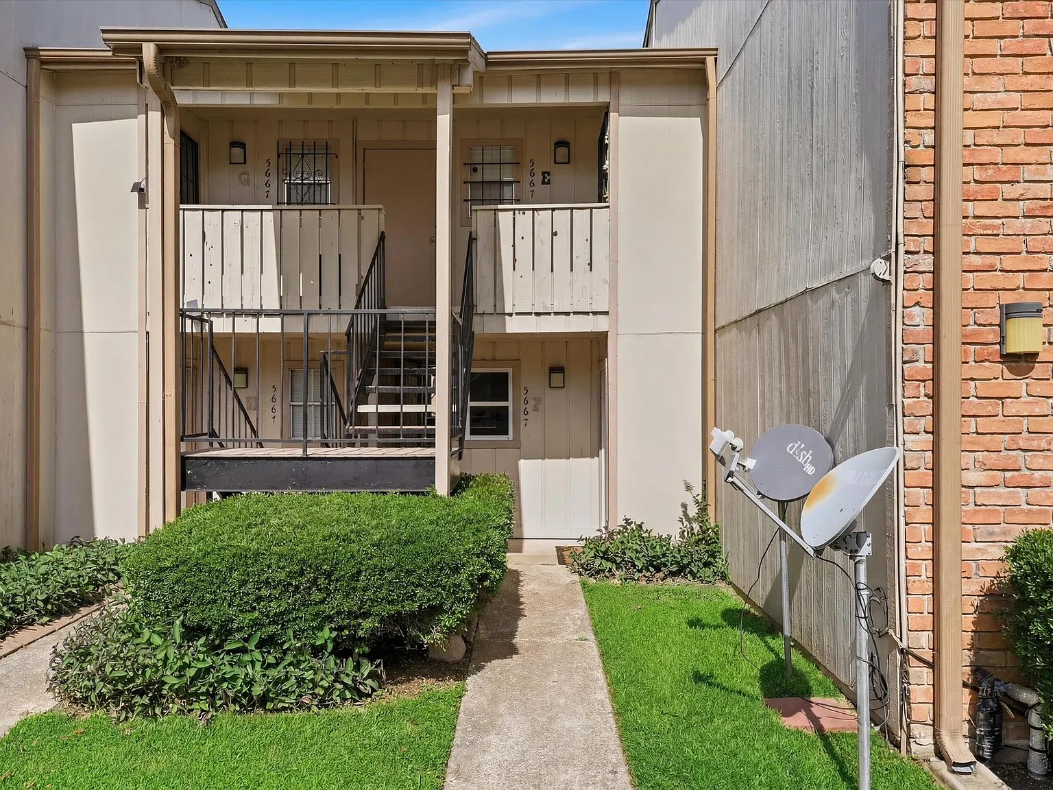 2 bed, 2.0 bath, 1206 sqft, $1,200 — Photo 2