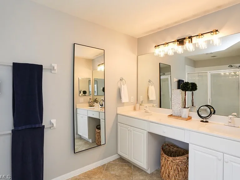 960 Hampton Cir — Photo 10