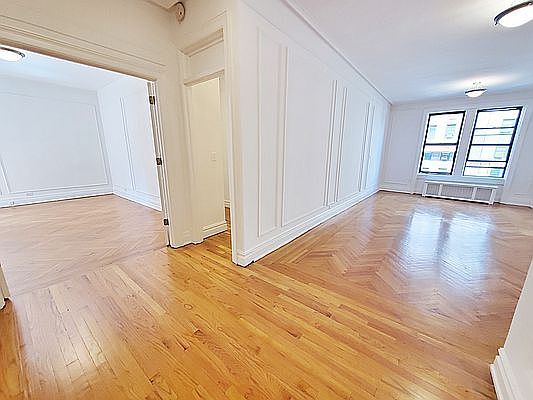 4th image of 680 W End Ave #2P