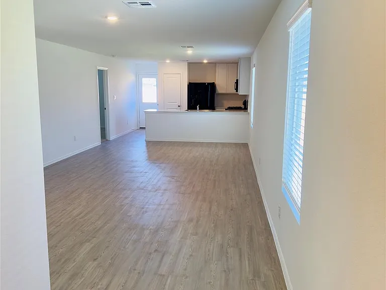 2210 Cyclone Dr — Photo 4