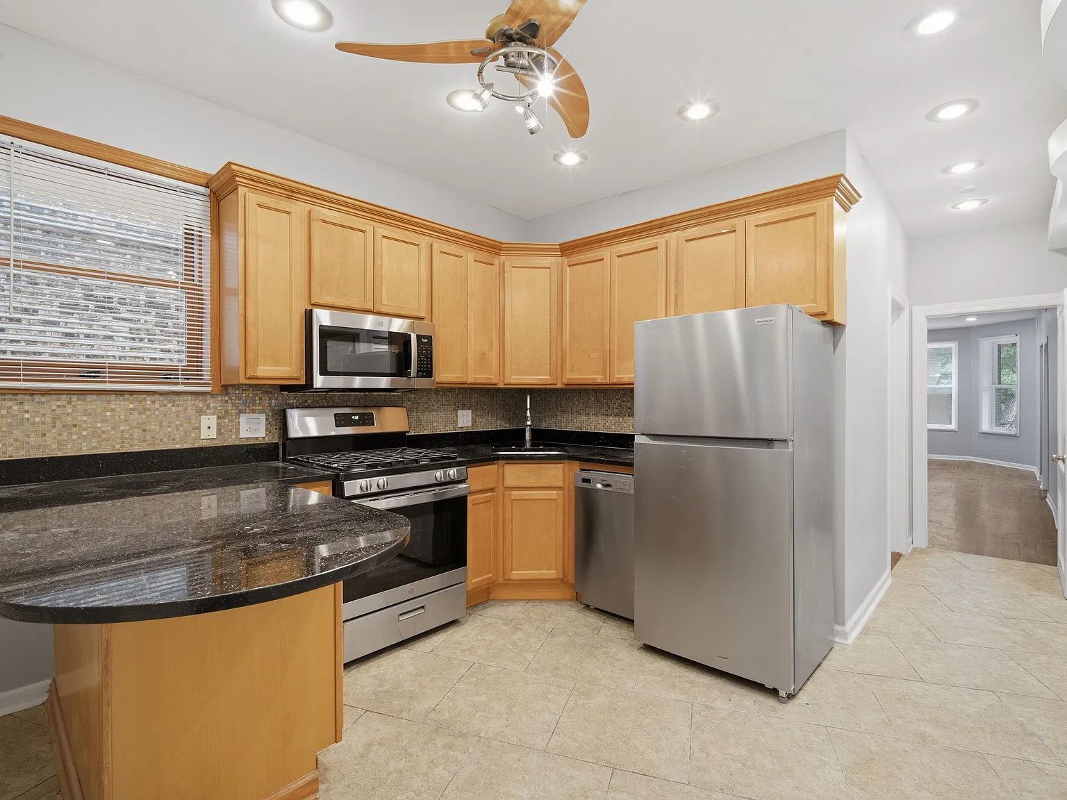 3 bed, $2,650 — Photo 4
