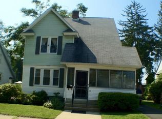 32 Manitoba St, Springfield, MA 01108