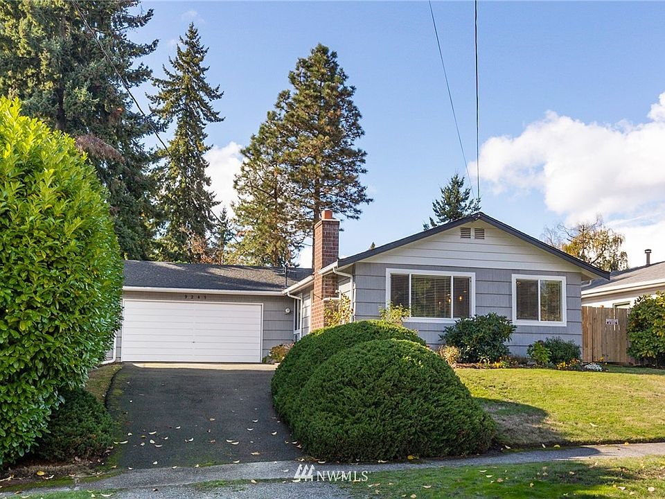 Update home on quiet dead end street.  Walk to restaurants, pubs and shops just a few blocks away