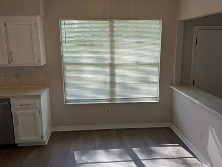 2375 Kirkwall St — Photo 4