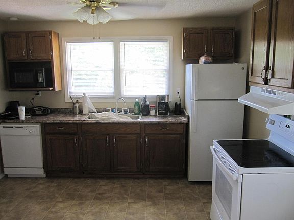 3rd image of 3317 Canary Ave