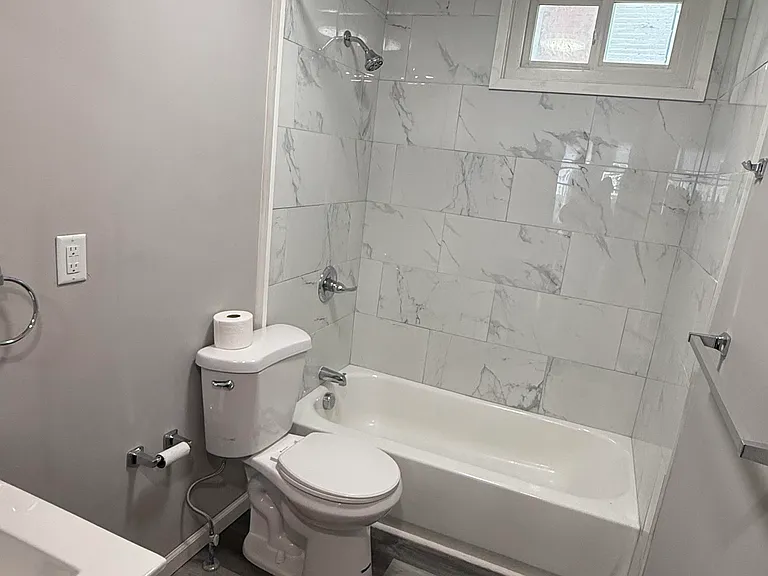 232 Richmond Ave #6 — Photo 4