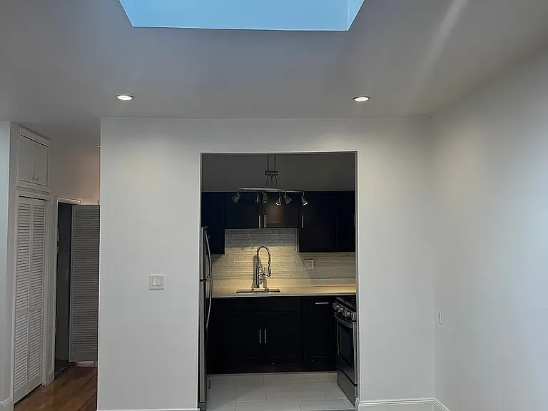 228 Monroe St #4 — Photo 2