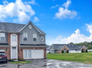 449 Country Club Dr, Ellwood City, PA 16117