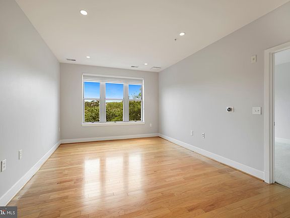 3rd image of 1800 Wilson Blvd Unit 340