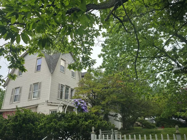 2 Webb Ct, Park Ridge, NJ 07656