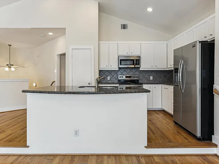 9829 Riddlelink Ln — Photo 8