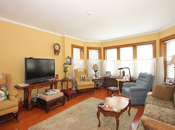 3rd image of 1640 Euclid Ave