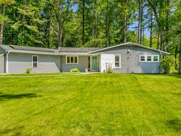 258 Union St, Hanover, MA 02339