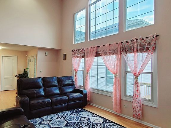 3rd image of 955 Sweetflower Dr