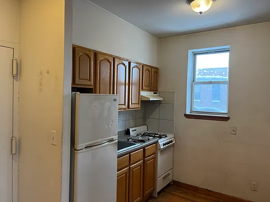 Rented by Roz Khan, LREB | media 2