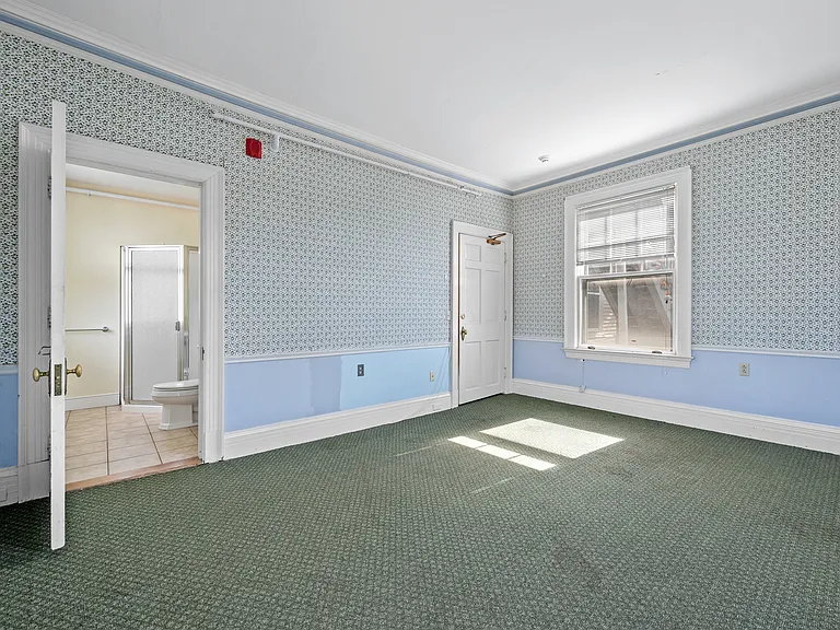 7 Oak St #302 — Photo 2