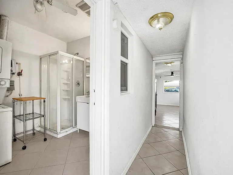 1036 NE 9th Ave — Photo 29