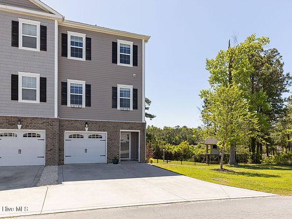 3rd image of 400 Garland Shores Drive