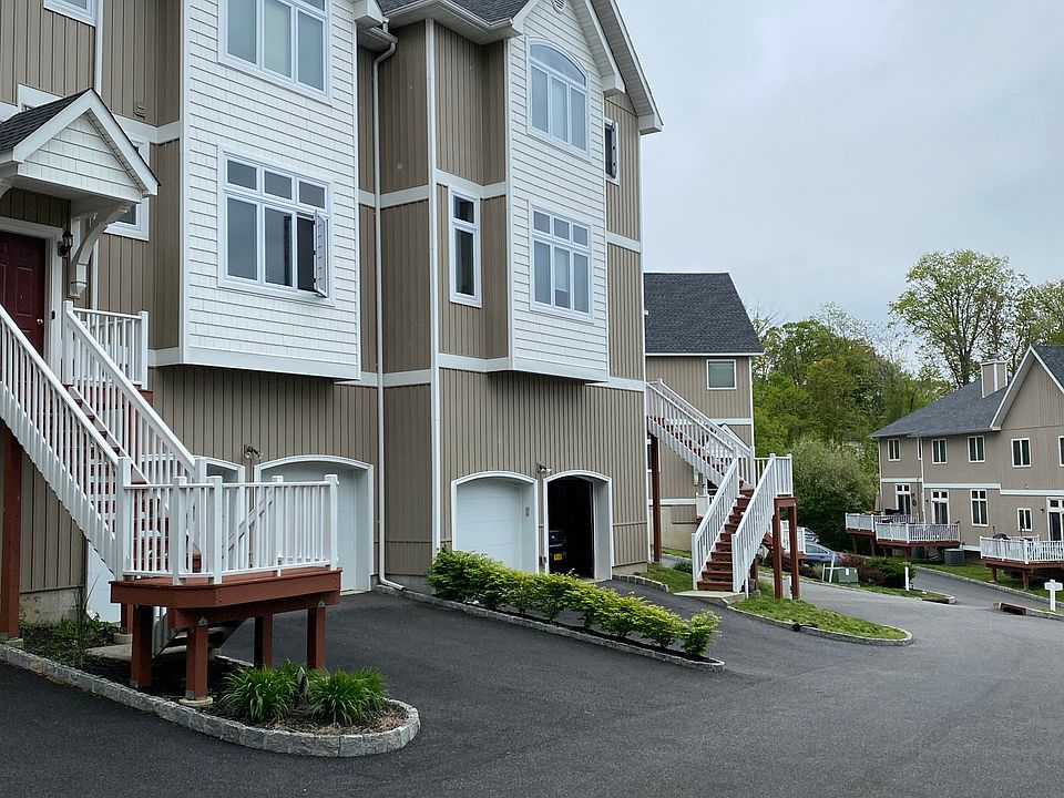 1st image of 7 Lakeview Dr #10