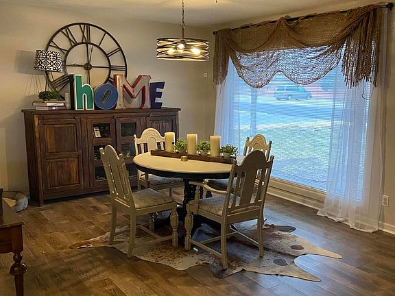 4th image of 3609 Fleetwood Dr