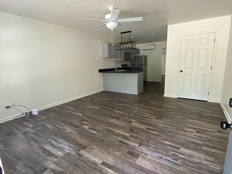 1314 Poplar St E — Photo 9