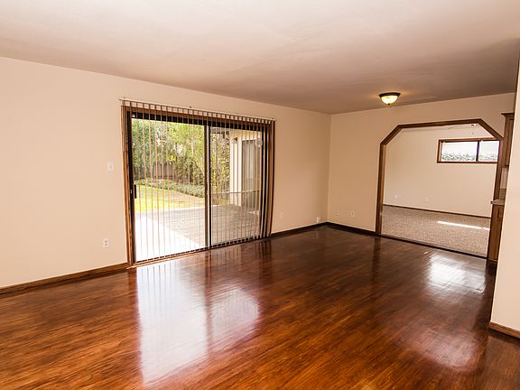 Oak Hardwood Living Room
