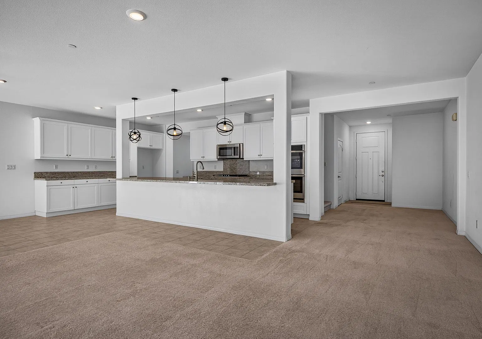 Spacious Newer 4-Bed 3 1/2-Bath Plus Loft Home in Citrus Trails — Photo 4