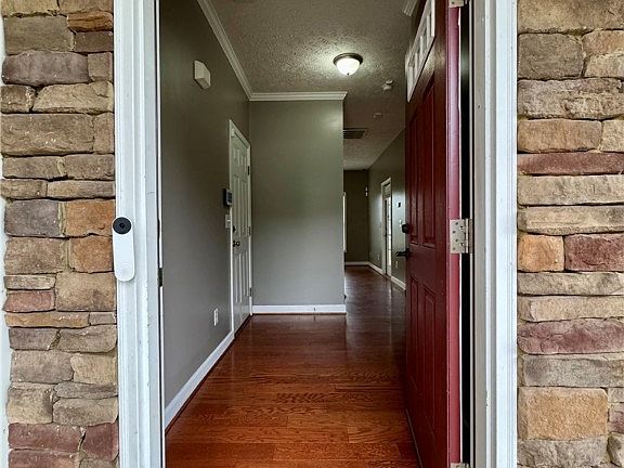 2nd image of 250 Bayleaf Dr