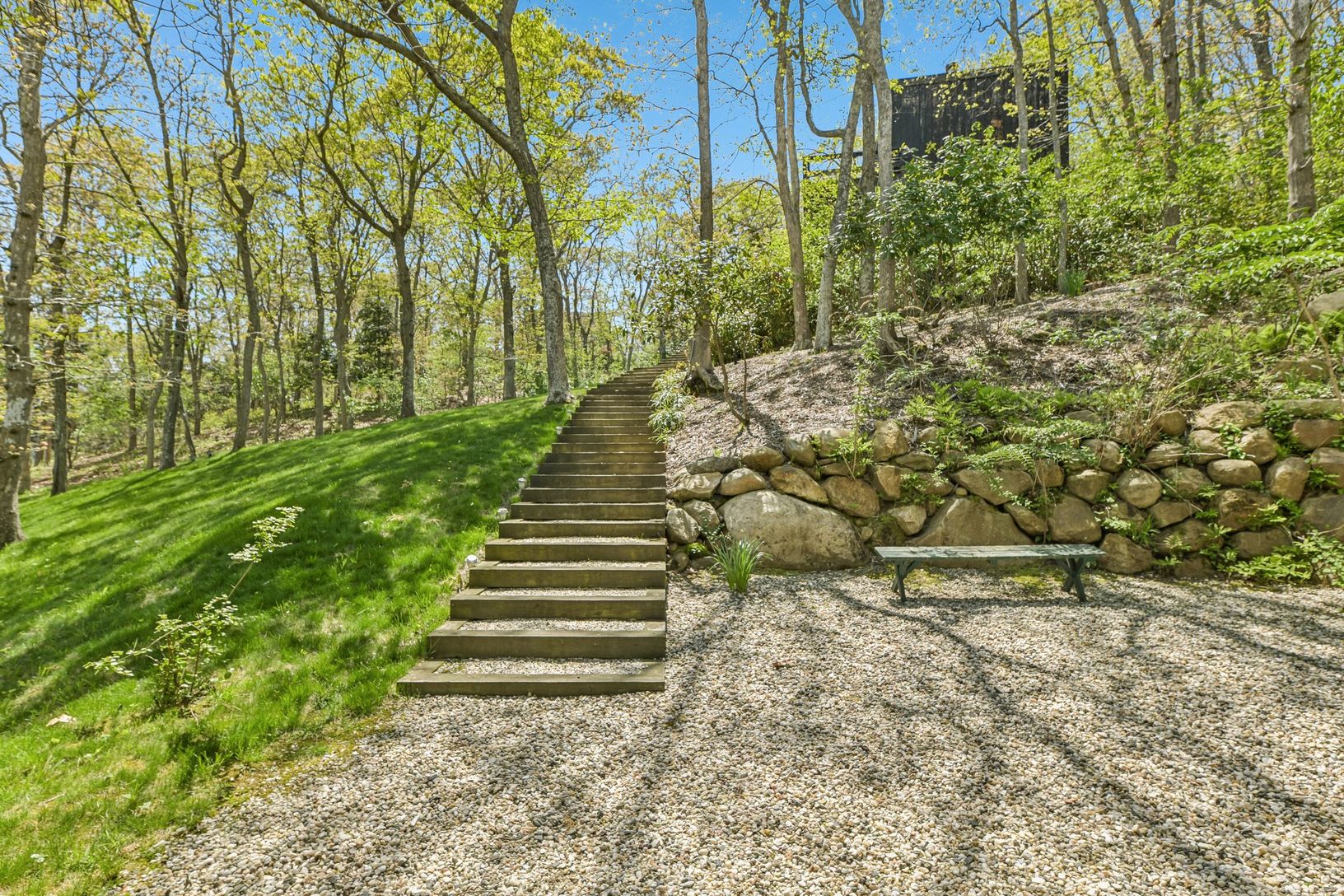 steps to front of house