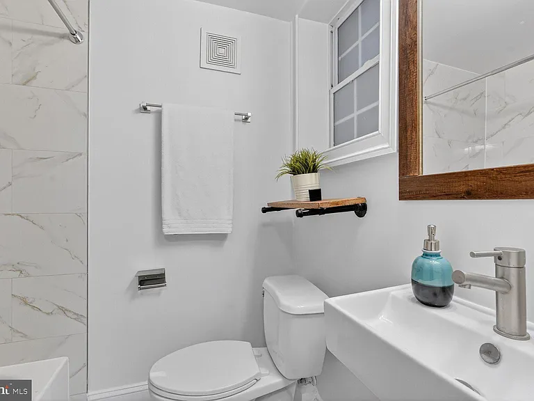 600 Harvard St NW #1 — Photo 29