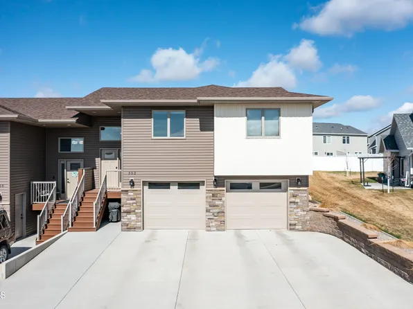 552 Nelson Dr, Bismarck, ND 58503