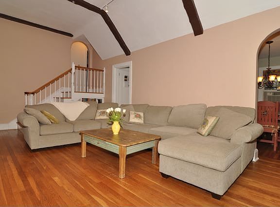4th image of 61 Stratford Ln